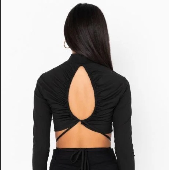 You really looking hard at me crop backless top - Picture 2 of 3